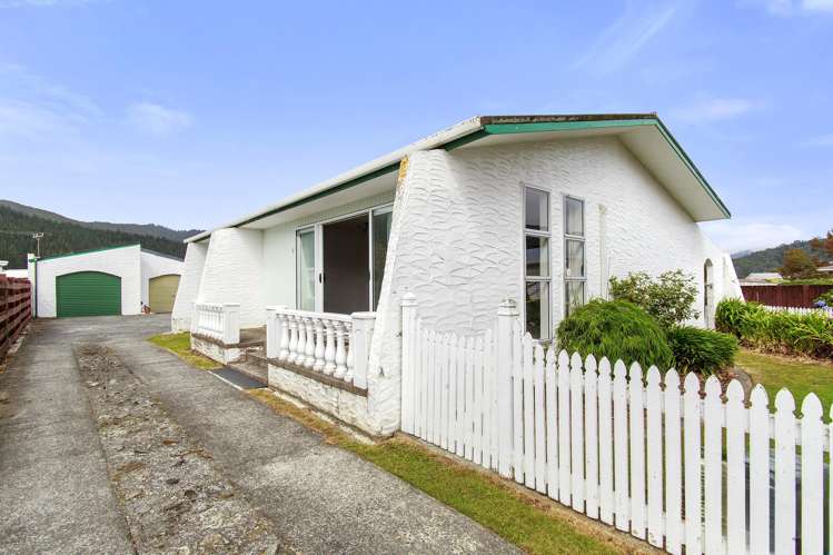 1/8 Kew Grove Wainuiomata_11