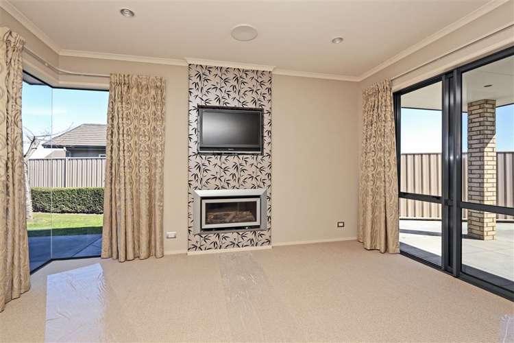 11 Lardon Place Frimley_11