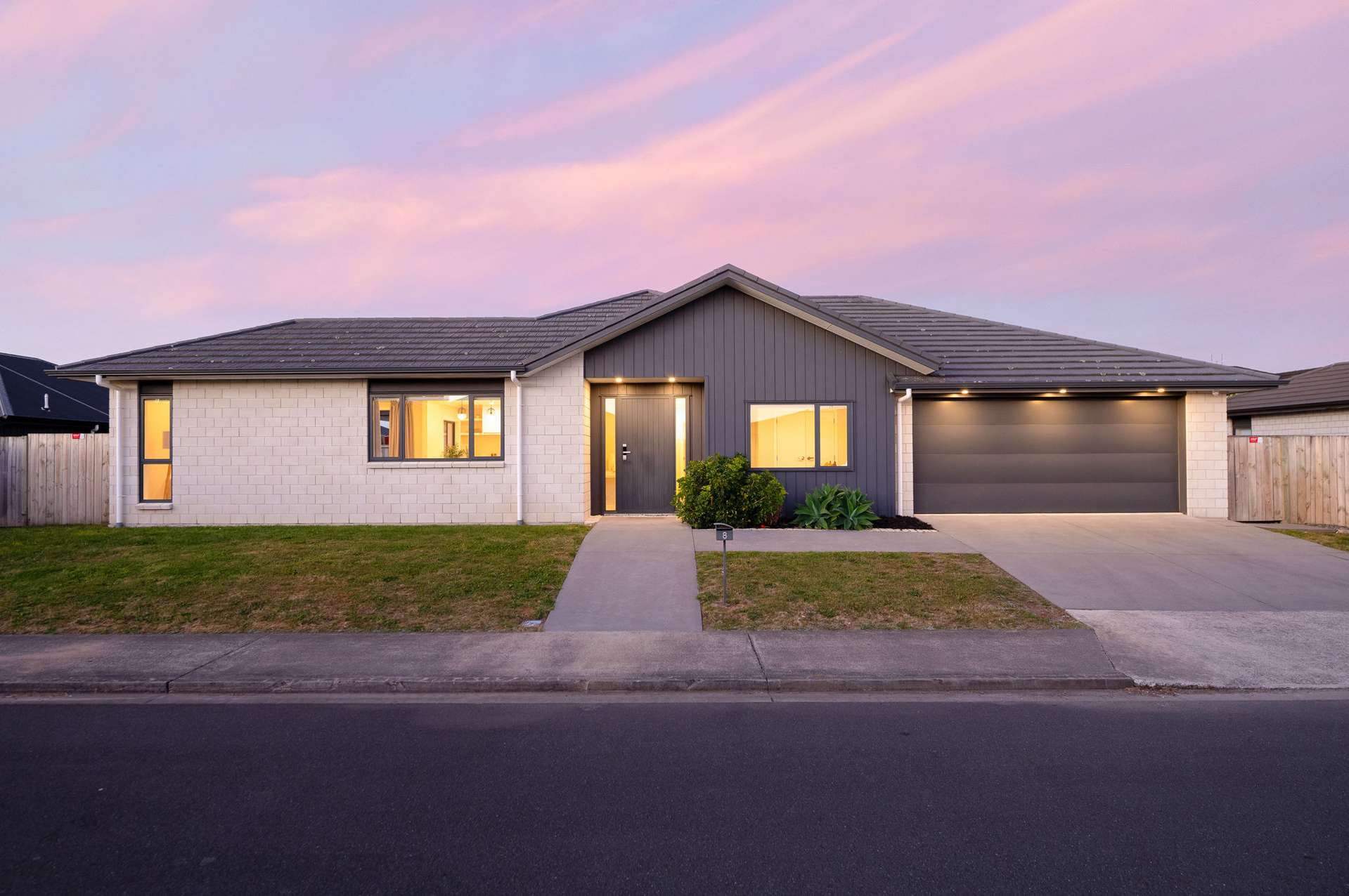 8 Faber Place Rototuna North_0