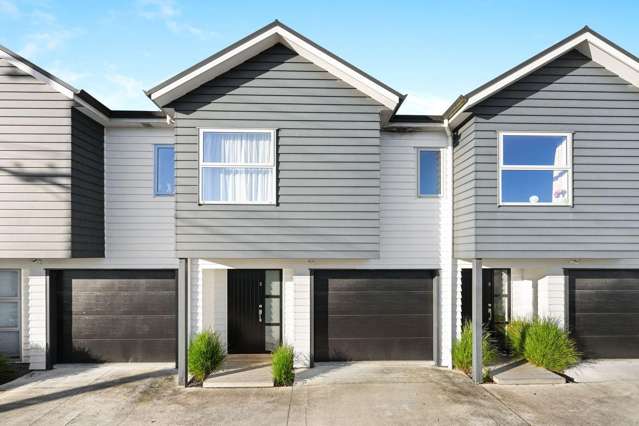Stunning Three Bedroom Townhouse in Hamilton East