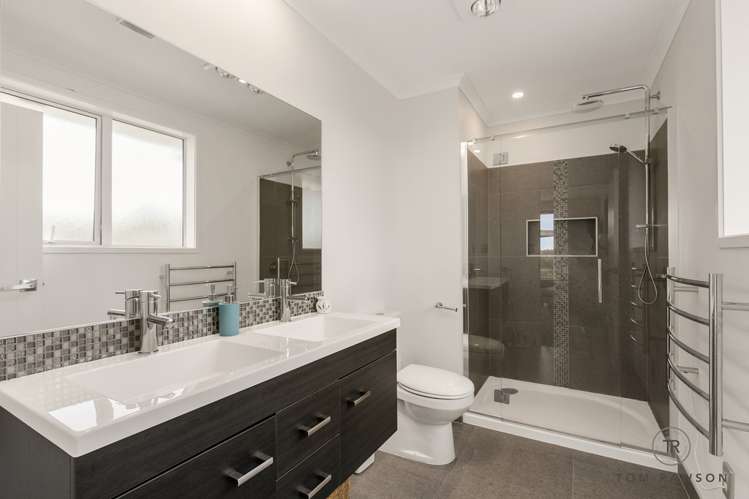 19 Regis Lane Flat Bush_11