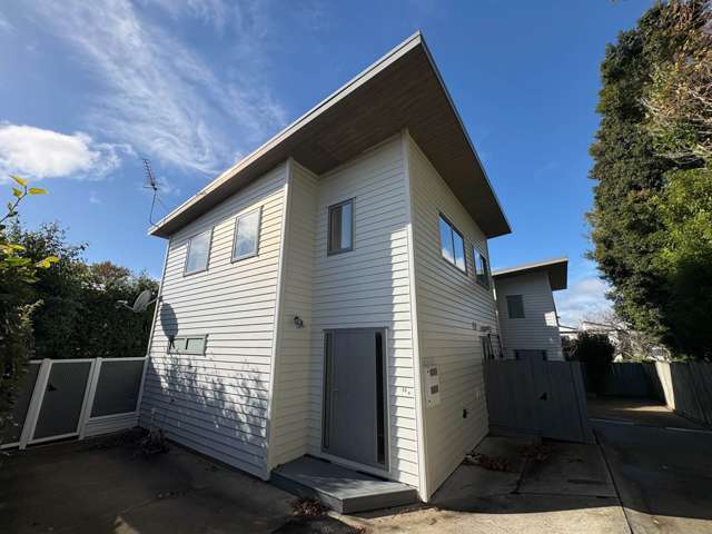 Three-Bedroom Home in Point England
