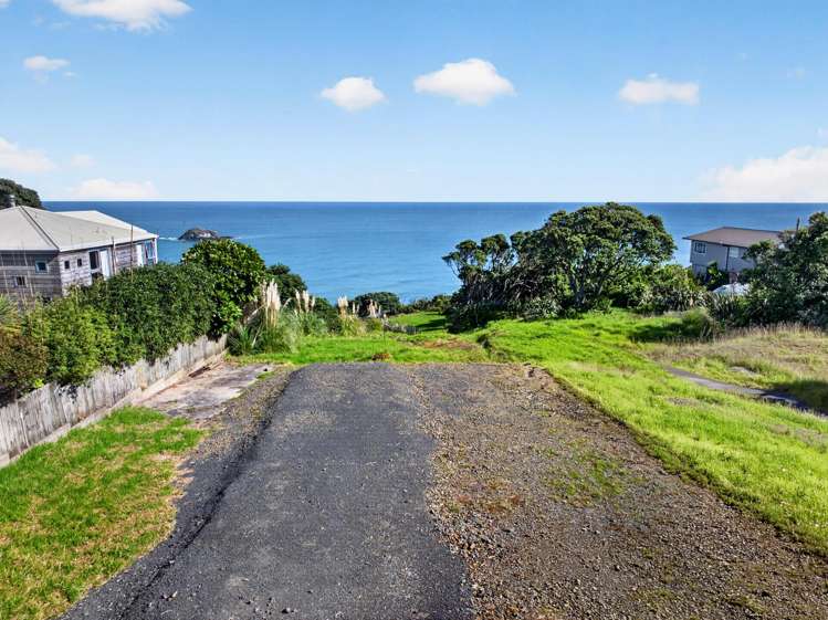 9 Ngatira Road Muriwai Beach_4