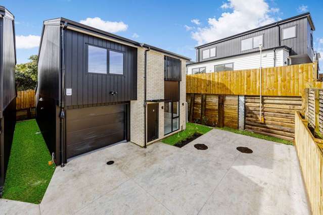 4 Bed + Study 3 Baths Garage 3 carparks