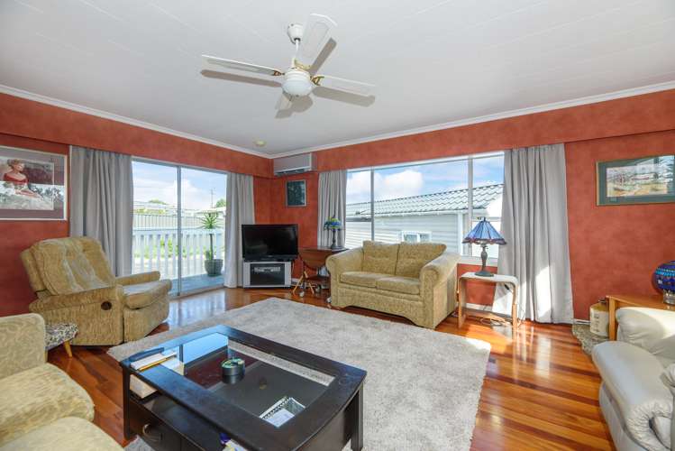 54 Amberley Avenue Te Atatu South_12