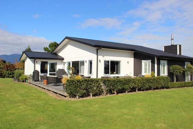 Stunning Family Home in Snodgrass