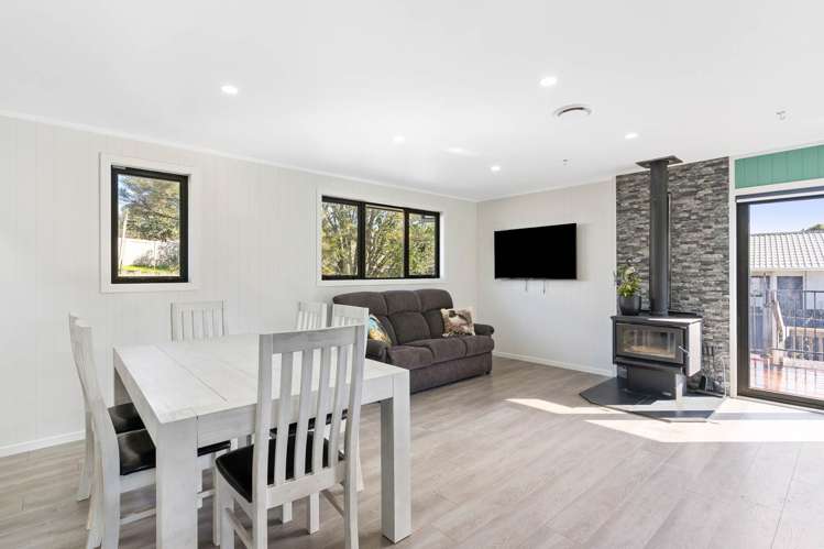 26 Maywood Crescent Glen Eden_9