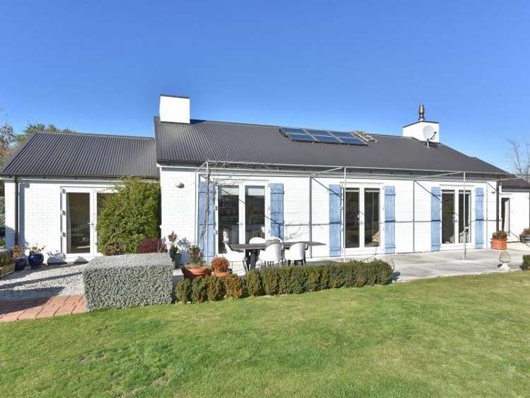 2 Elm Grove Amberley_18