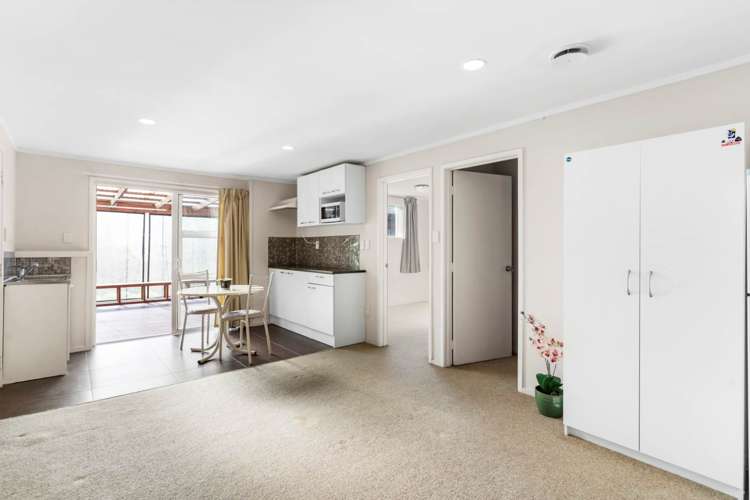 73 Chartwell Avenue Glenfield_14