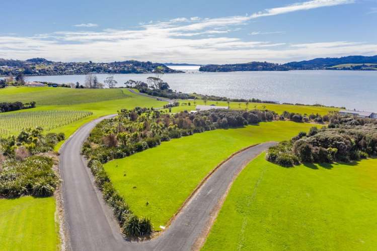 2958 State Highway 10 Paewhenua Island_7