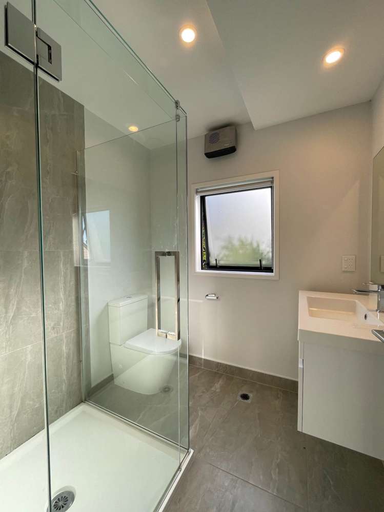 8/8 Valron Road Te Atatu South_5