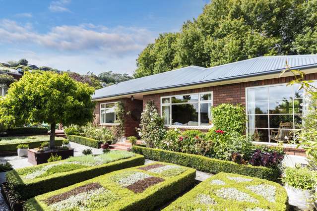 Life's Golden On Sunvale!