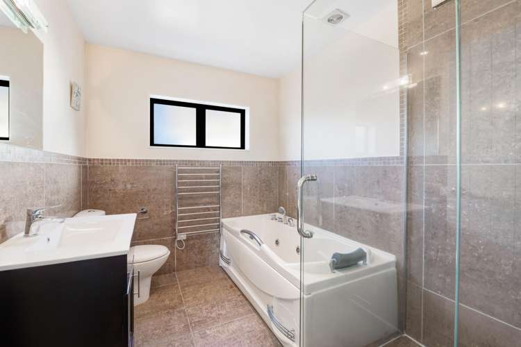 105 Alec Craig Way Gulf Harbour_38