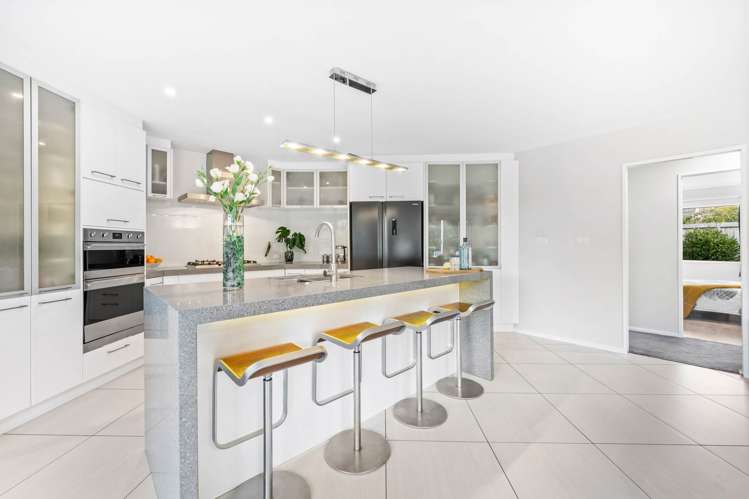 16 Windfall Grove Greenhithe_10