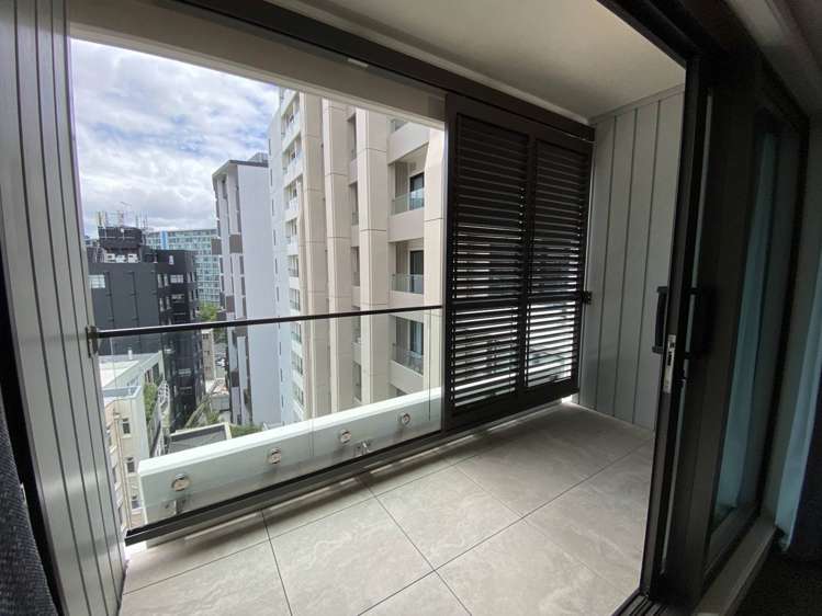 1010/47 Beach Road City Centre_7