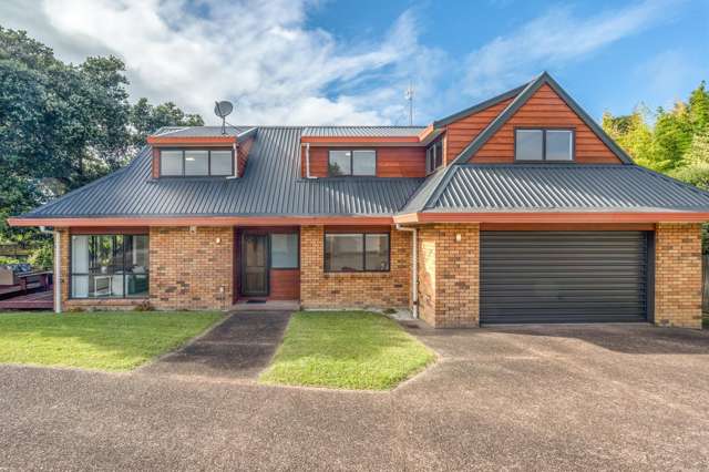 Easy family living just minutes from Howick Beach