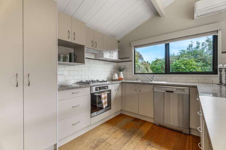 37b Ocean Road Surfdale_9