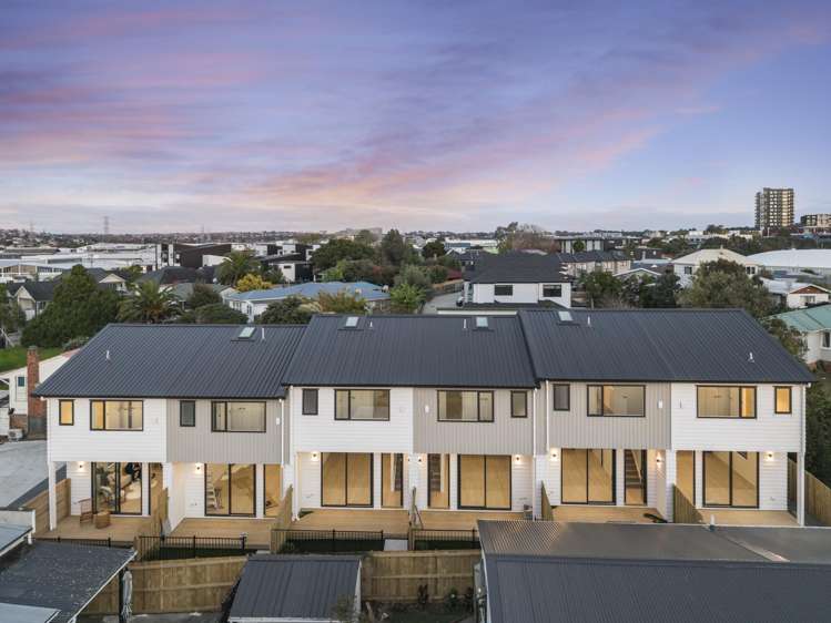 8/16 Binsted Road New Lynn_16
