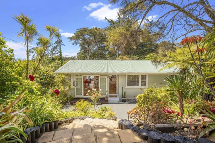 11 Fairmount Road, Titirangi_1