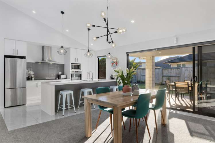 53 Kahuparere Crescent Pyes Pa_1