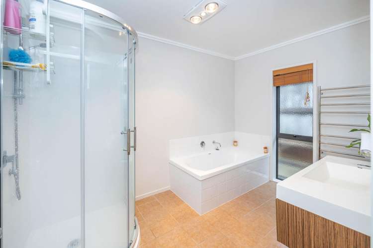 54 Farnborough Drive Nawton_22
