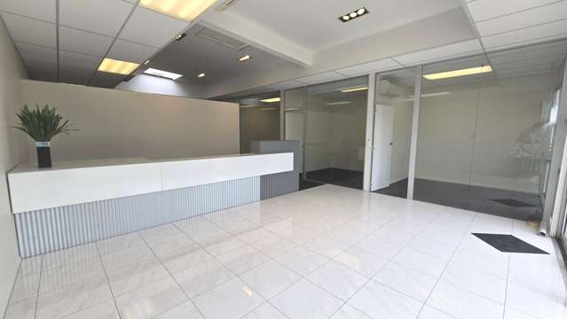 Tidy & Smart Showroom or Offices in Riccarton