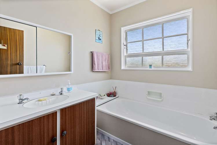 6 Balliol Drive Tawa_12
