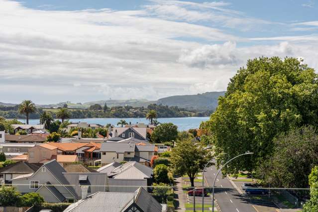 Priced Over $300k Below Capital Value!