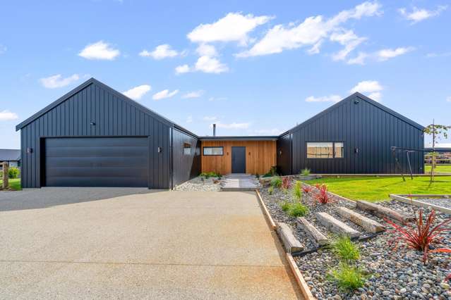 Standout Residence on Chatham Rise!