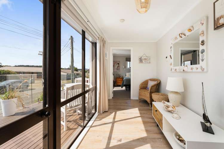 8 Roore Street Foxton Beach_8