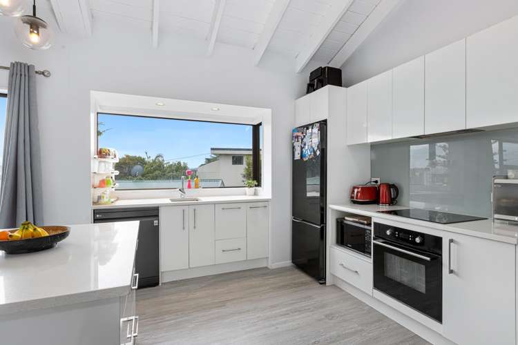 9 Pohutukawa Avenue Red Beach_4