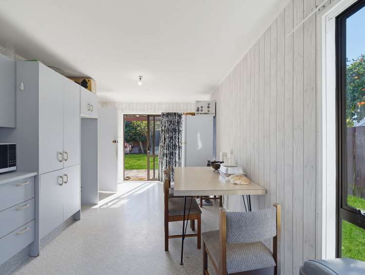 2/1101 Cunningham Crescent Mayfair_6