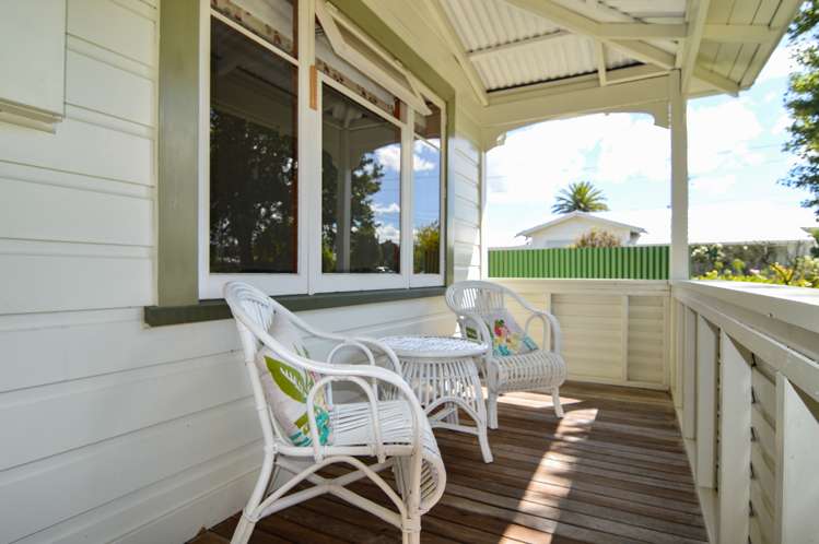 11 Clifton Avenue Carterton_13