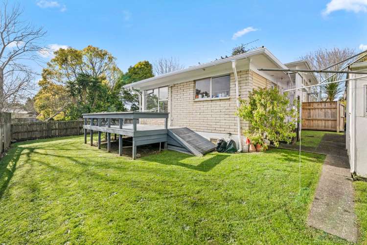 21B Uppingham Crescent_0