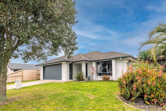 STUNNING FAMILY HOME IN A PRIME PAPAMOA LOACTION.