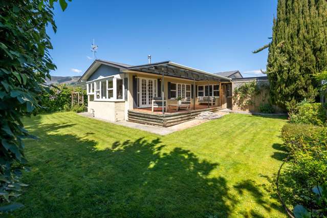 Family Home with 1970s Character Charm!