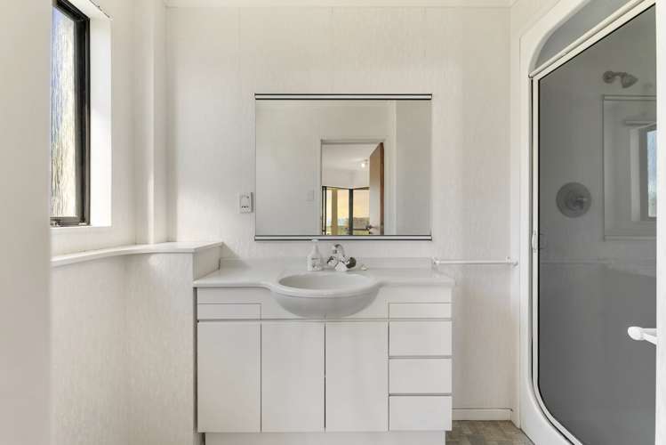 76 Marine Parade Mount Maunganui_13