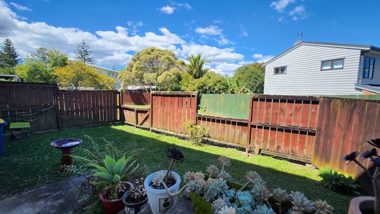 1/22C West Coast Road Glen Eden_3