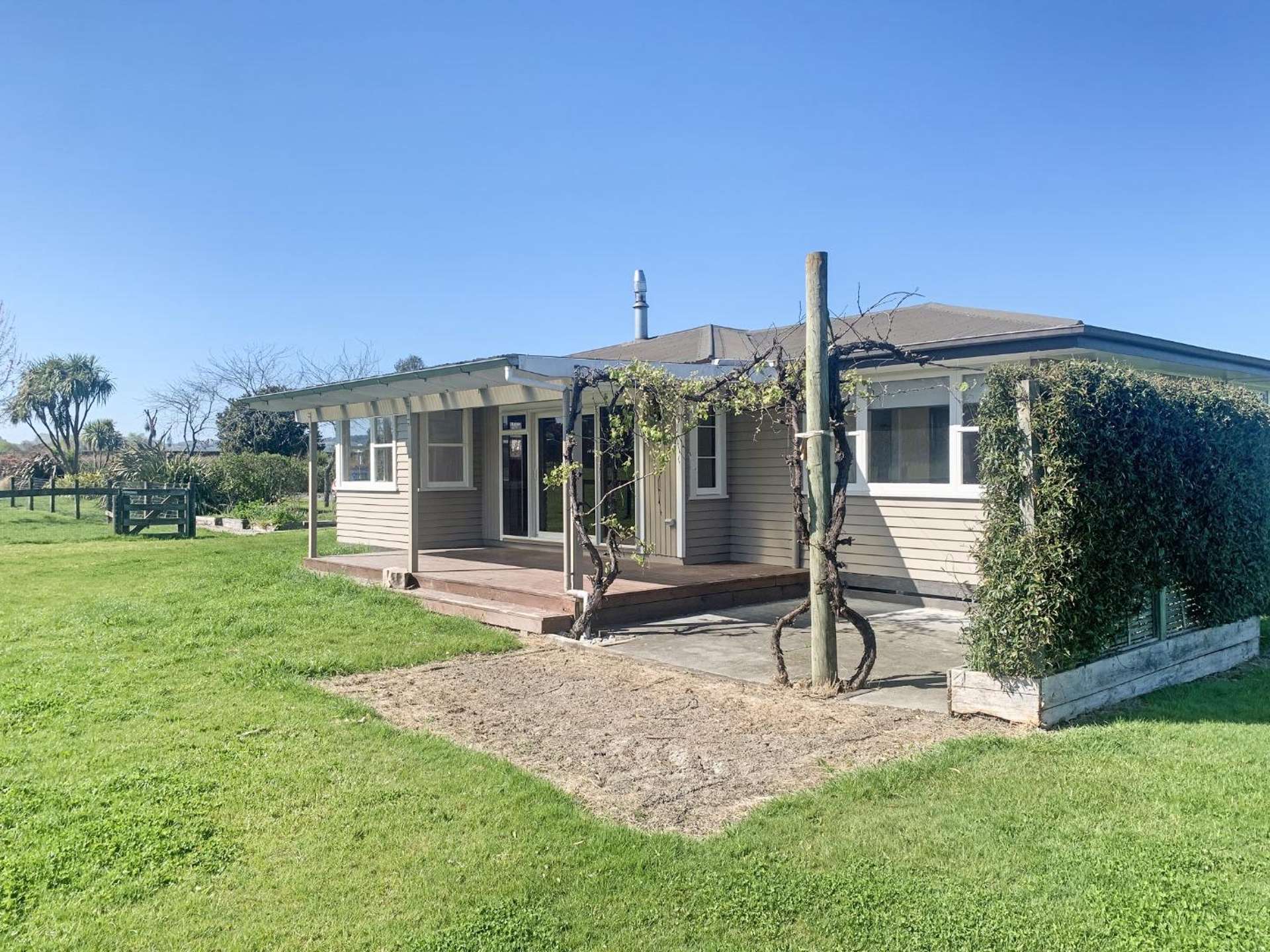 151 Longlands Road East 10486_0