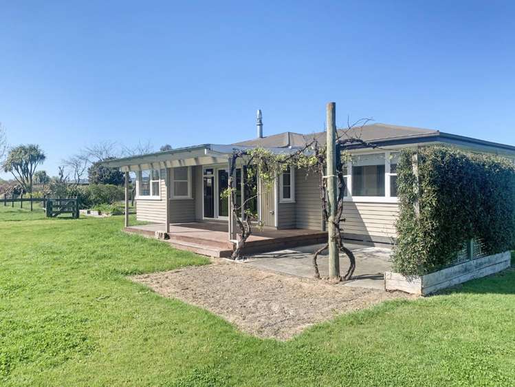 151 Longlands Road East_0