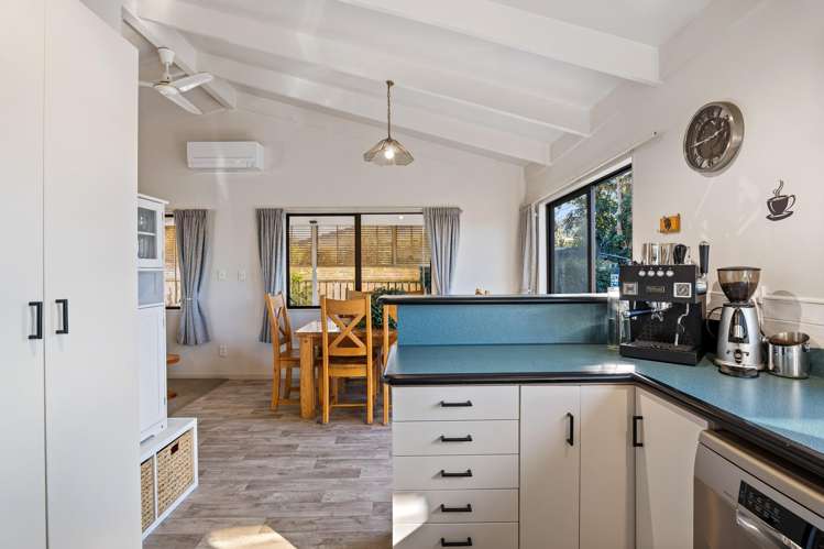 2/15 Dobell Road Stanmore Bay_7