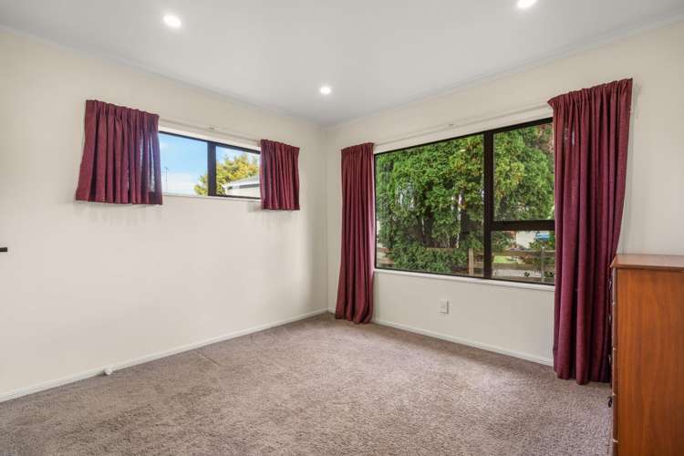 121 Heaphy Street 11385_6