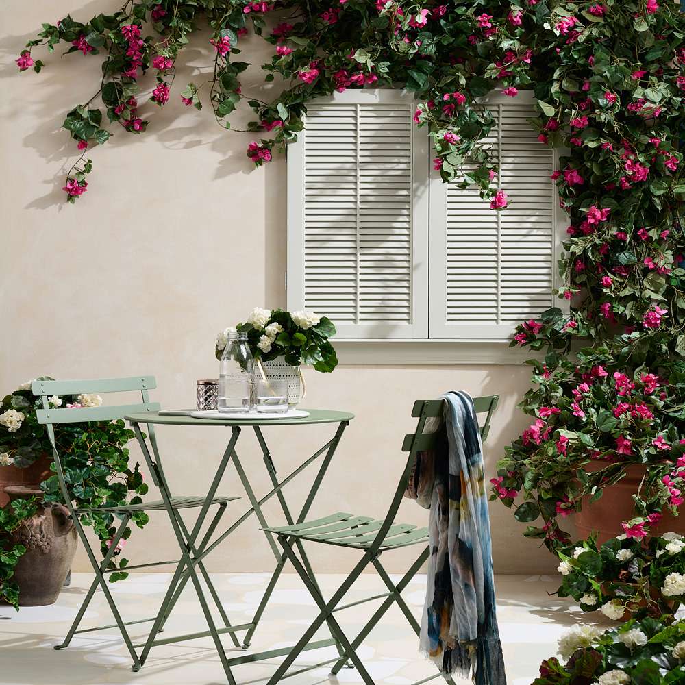 If you’re looking for a neutral colour that offers something new and modern, instead of the often-favoured traditional whites and creams, let’s talk about sand.