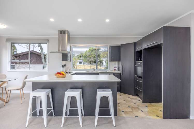 37 Onedin Place Titirangi_14