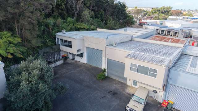 Rare trade unit with residential component