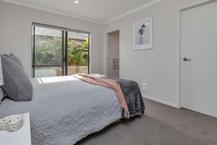 13 Olney Court One Tree Point_12