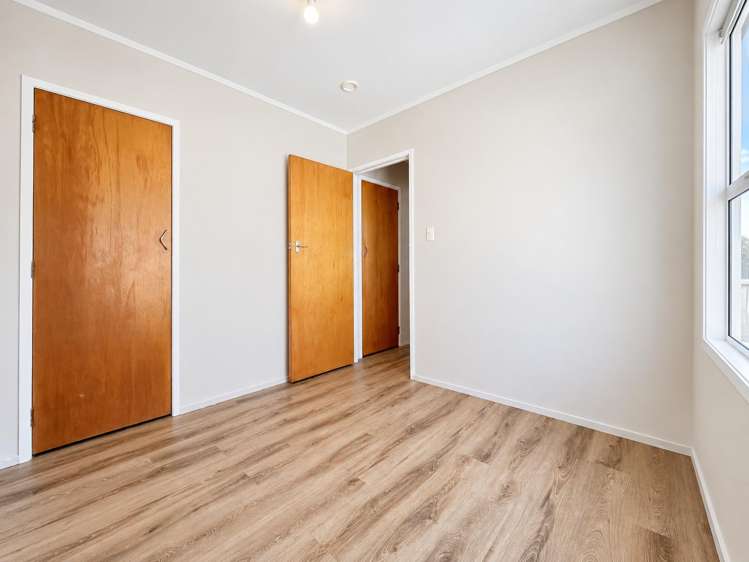 2/53 Ayton Drive Totara Vale_6
