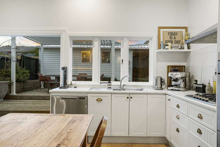 142 Hutchinson Avenue New Lynn_3