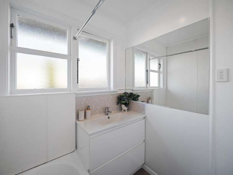 102 Carisbrooke Street Aranui_12