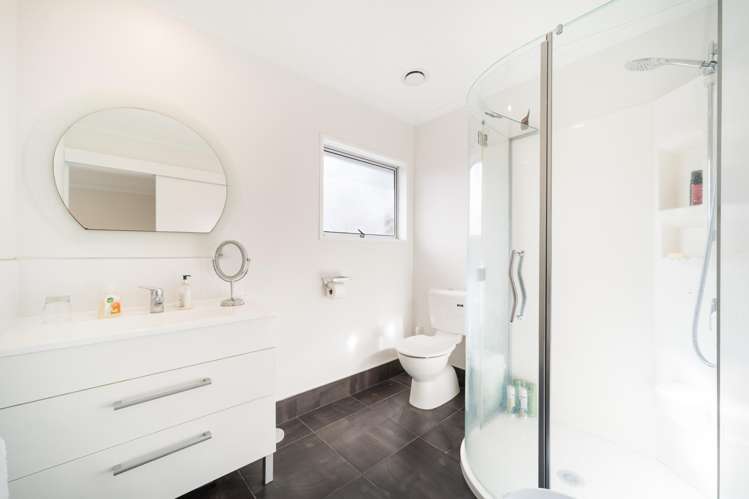 8 Aintree Crescent Awapuni_12